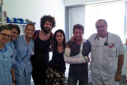 Pablo Motos, con el brazo escayolado.-Foto: LAS PROVINCIAS