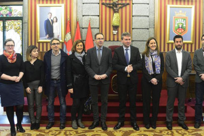 El alcalde con los participantes del proyecto del que forma parte España, Alemania, Grecia, Rumanía y Hungría.-ICAL