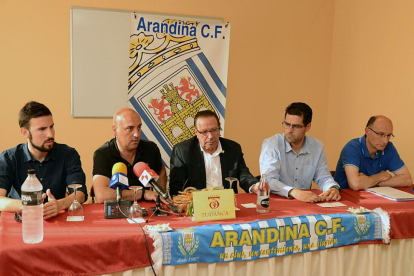 De izquierda a derecha, Álex Izquierdo,Emilio Ferreras, Pedro García, Álex González y Javier Gómez.-ALBERTO CALVO
