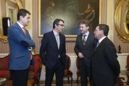 De izquierda a derecha, Ángel Ibáñez, Javier Guillén, Javier Lacalle y César Rico, en la Alcaldía.-RAÚL G. OCHOA
