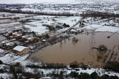 Imagen de la zona de la Bureba, donde la nieve y el agua también hicieron acto de presencia dificultando también el tráfico-G. G.