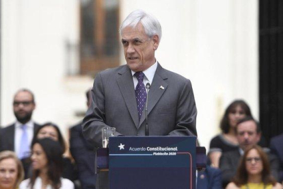 El presidente de Chile, Sebastián Piñera, pronuncia un discurso en La Moneda el pasado 23 de diciembre.-EFE