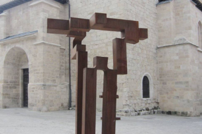 La escultura se dedicará a la memoria del párroco Andrés Vicario.-ECB