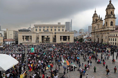 Protestas de maestros en las calles de Colombia.-EFE