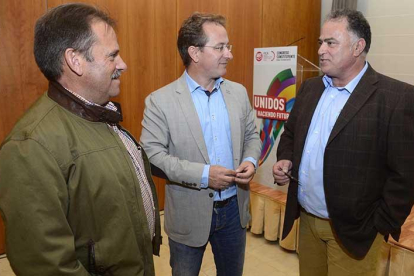 Ramiro Marijuan, Pedro Hojas y  Miguel Ángel Gutiérrez Fierro, ayer en el Congreso.-ICAL