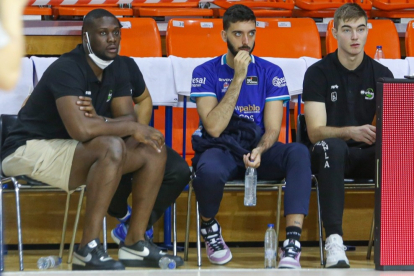 García saludó a sus excompañeros del Fuenlabrada el pasado sábado. ACB PHOTO / A. PACHECO