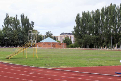 Estado actual del campo rodeado por el anillo de las pistas Purificación Santamarta.-SANTI OTERO