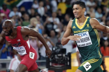 Wayde van Niekerk, cuando ganó el oro mundialista de 400 metros en Pekín 2015.-AP / LEE JIN-MAN