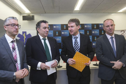 De izquierda a derecha, José Ramón Casal, Fernández de Valderrama, Lacalle y Juan González.-RAÚL G. OCHOA