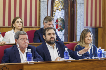 El concejal del PP, Jorge Berzosa, en una de sus intervenciones del Pleno. SANTI OTERO