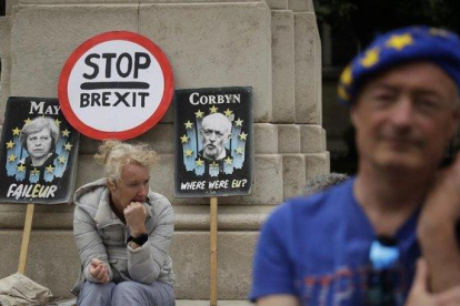 Protesta anti-brexit frente al Parlamento de Londres el pasado miércoles.-MATT DUNHAM