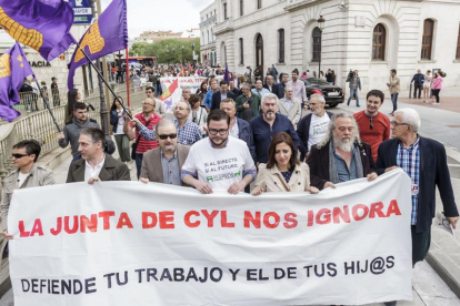 Los manifestantes reclaman trabajo y dignidad para la provincia de Burgos.-SANTI OTERO