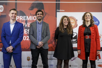 Francisco del Olmo (Difadi), Adrián Elosúa (Camperizaciones S.L),  Laura Ausín (Hasta la cocina) y Ana María Sedano (Embutidos Rioseras), finalistas del premio. S. O.