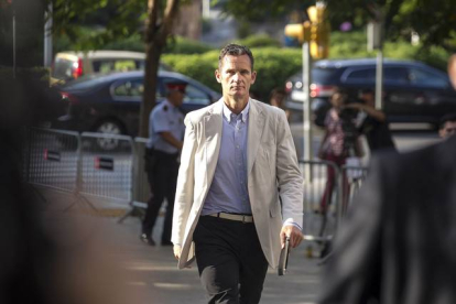 Iñaki Urdangarin de camino a la sala de vistas número 117 de la Ciutat de la Justícia de Barcelona el 16 de julio de 2013.-Foto: JOAN CORTADELLAS