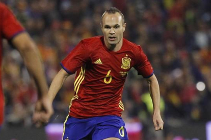 Andrés Iniesta, en el último partido de la selección española, en Alicante.-MIGUEL LORENZO