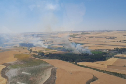Imagen área del incendio junto a las vías del tren en Buniel. Naturaleza Castilla y León
