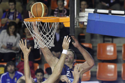 Coppenrath anota dos puntos en el partido contra el Palma.-SANTI OTERO