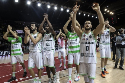 Los jugadores del Dinamo Sassari celebran una victoria. FIBA