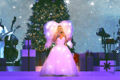 Mariah Carey, como una estrella de Navidad, en el Palacio de los Deportes de Madrid.-