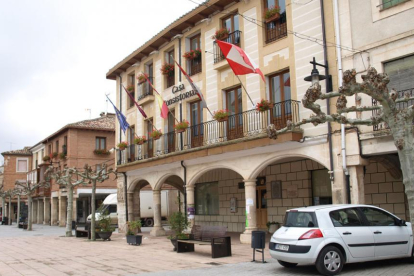 Casa Consistorial de Villadiego en la plaza del municipio.-ECB