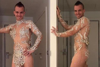 David Muñoz, con el vestido con el que presentó las campanadas el año pasado Cristina Pedroche.-INSTAGRAM
