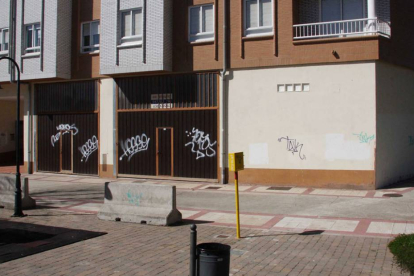La zona del Paseo de la Epitafia es de las más perjudicadas por los actos de vandalismo.-G.G.