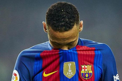 El juez procesa a Neymar, a sus padres y al Barça por su fichaje.-ALEJANDRO GARCÍA