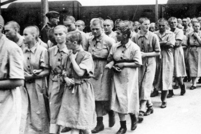 Presas usadas como trabajadoras esclavas en Auschwitz para la empresa I.G. Farben.-MUSEO DEL HOLOCAUSTO DE EEUU
