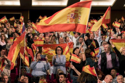 Marea de banderas españolas en el mitin de Vox en Palma de Mallorca, el pasado 20 de abril.-EFE