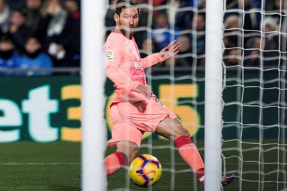 Messi marca, el domingo, en Getafe.-EFE / RODRIGO JIMÉNEZ