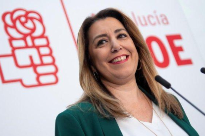 La presidenta andaluza en funciones, Susana Díaz, en una rueda de prensa.-RAÚL CARO (EFE)