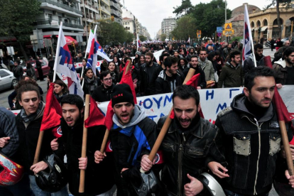 Manifestación en Atenas contra la reforma laboral.-SAKIS MITROLIDIS / AFP