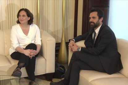 La alcaldesa de Barcelona y el presidente del 'Parlament'.-