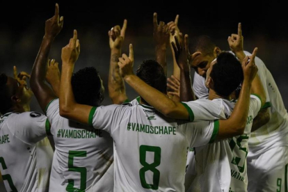 Los jugadores del Chapecoense celebran un gol en la Copa Libertadores.-AFP / JUAN BARRETO