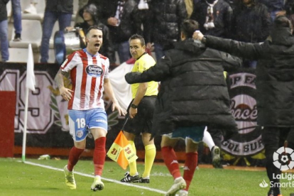 Álex López celebra un gol con el Lugo, donde jugó cedido el pasado curso. LALIGA