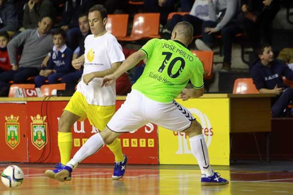 Imagen de archivo del partido de exhibición entre los veteranos del Inter Movistar y una selección de jugadores burgaleses para recaudar fondos a favor de la asociación.-RAÚL G. OCHOA