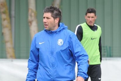 Nacho Fernández durante un entrenamiento en Castañares.-ISRAEL L. MURILLO