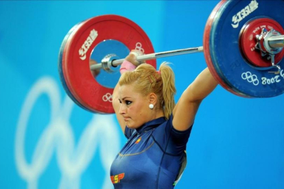 Lidia Valentín, durante su ejercicio en los Juegos de 2008-AFP / JUNG YEON-JE