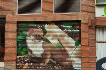 Al mural dedicado a la comadreja.