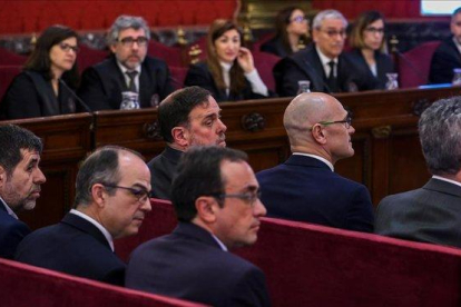Jordi Sànchez, Jordi Turull, Josep Rull y Oriol Junqueras durante el juicio del ’procés’ en el Tribunal Supremo.-EFE / EMILIO NARANJO
