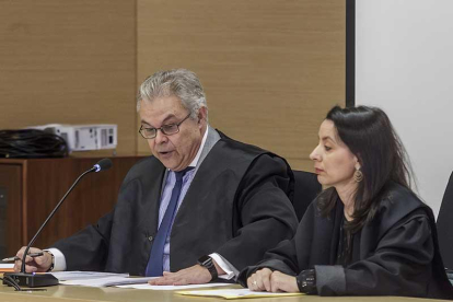 El abogado de la defensa, Víctor Prieto, durante su intervención de ayer en la vista oral.-SANTI OTERO