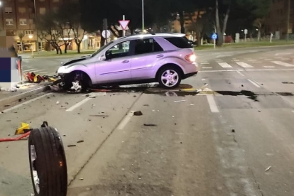 Imagen del vehículo accidentado en la avenida Cantabria. POLICÍA LOCAL
