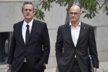 Joaquim Forn y Raül Romeva se dirigen a declarar ante la Audiencia Nacional.-EL PERIÓDICO