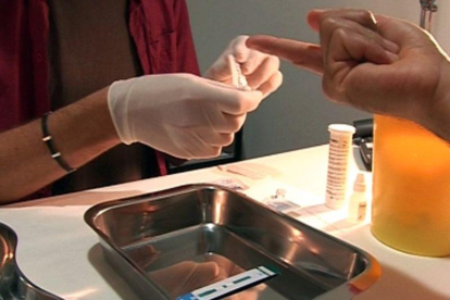 Las autoridades chinas han aumentado los tests voluntarios de VIH en la frontera.-AGENCIAS