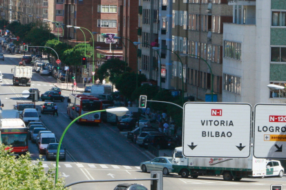 La calle Vitoria a su paso por Gamonal. RAÚL G. OCHOA