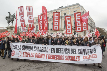 La manifestación de Burgos, que se repitió en todas las capitales de la región, arrancó en la plaza del Cid.-SANTI OTERO