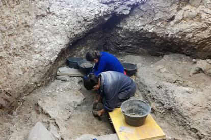 Excavación a la Cueva El Mirador.  IPHES