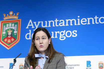 Gema Conde, ayer, durante la comparecencia tras la Junta de Gobierno.-RAÚL G. OCHOA