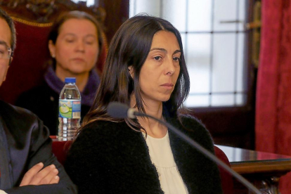 La policía local Raquel Gago, durante el juicio por la muerte de Isabel Carrasco.-ICAL