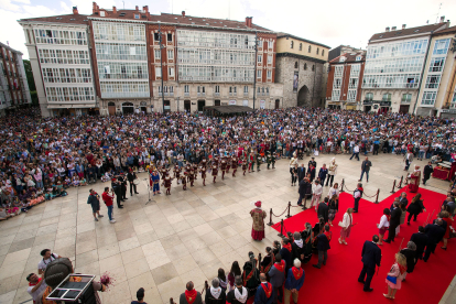 Interpretación del Himno a Burgos en las fiestas de San Pedro 2022. TOMÁS ALONSO